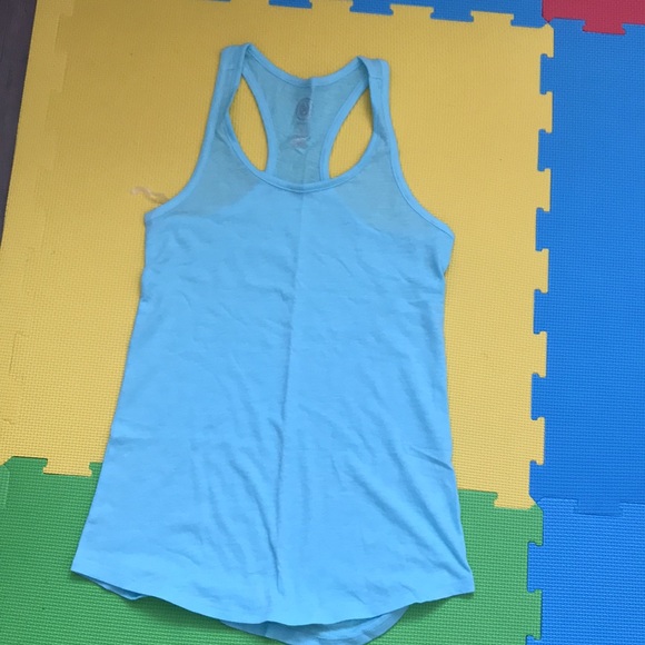 Bundle of 5 tank tops - Picture 5 of 7